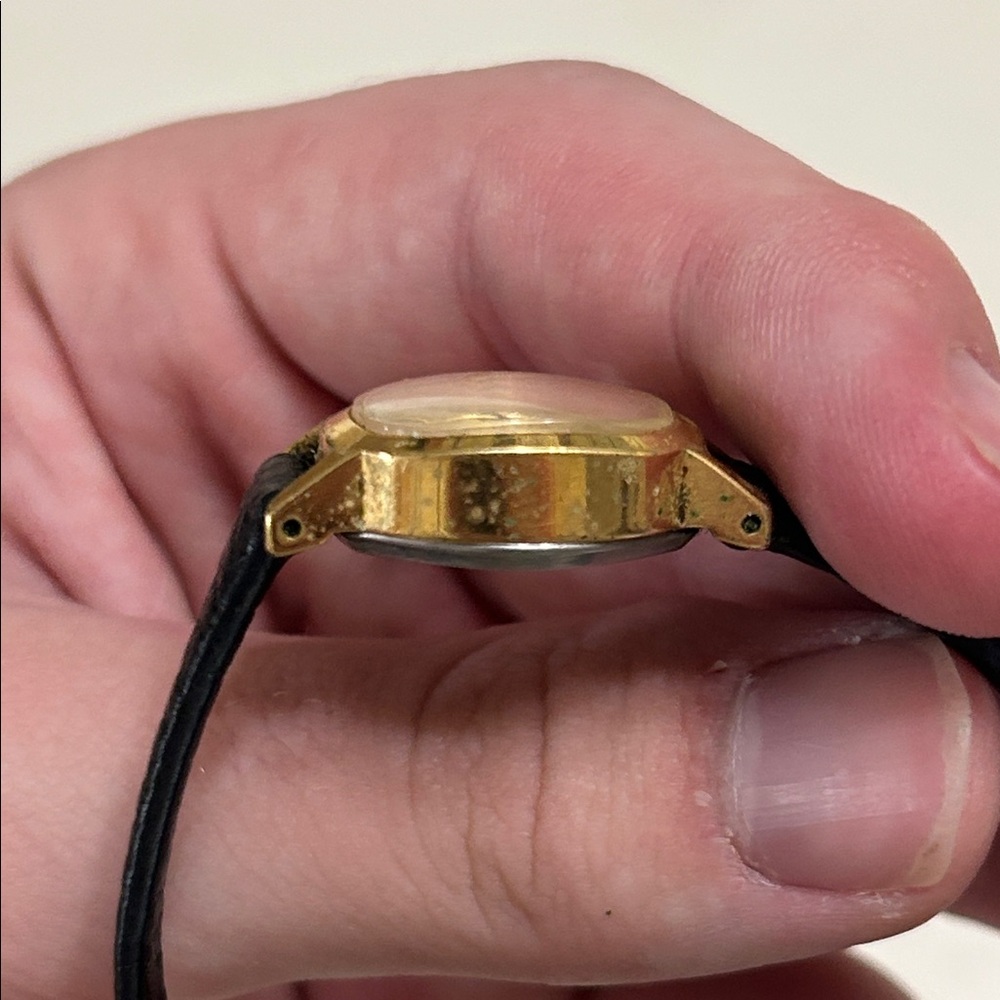 Vintage Timex Gold Case with Black Strap Watch - Picture 5 of 11